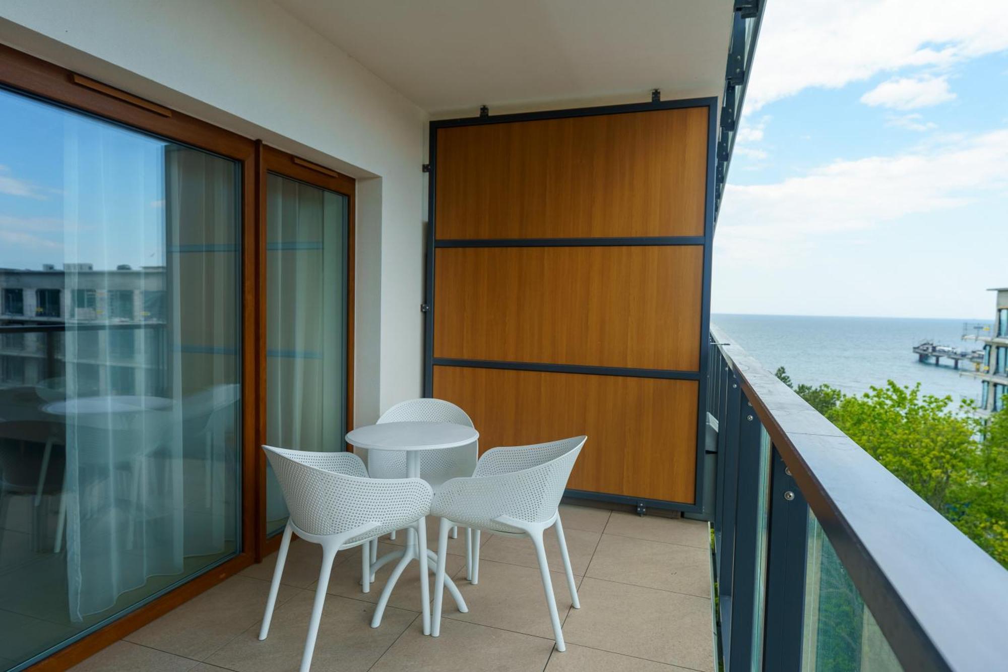 Aquamarina Prima Deluxe Studios With Sea View By Noclegi Renters Miedzyzdroje Exterior photo